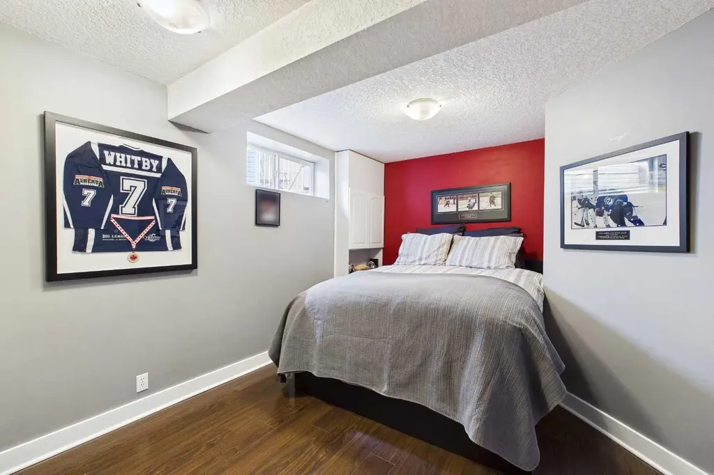 147 Tuscany Meadows Court NW Calgary AB T3L 2L3