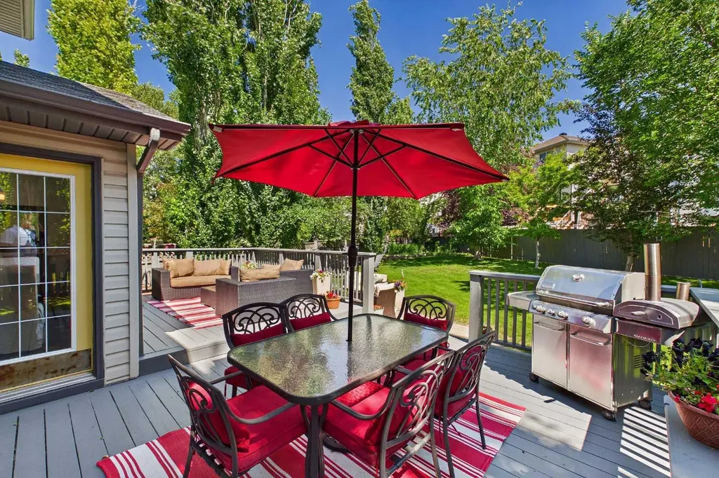 147 Tuscany Meadows Court NW Calgary AB T3L 2L3