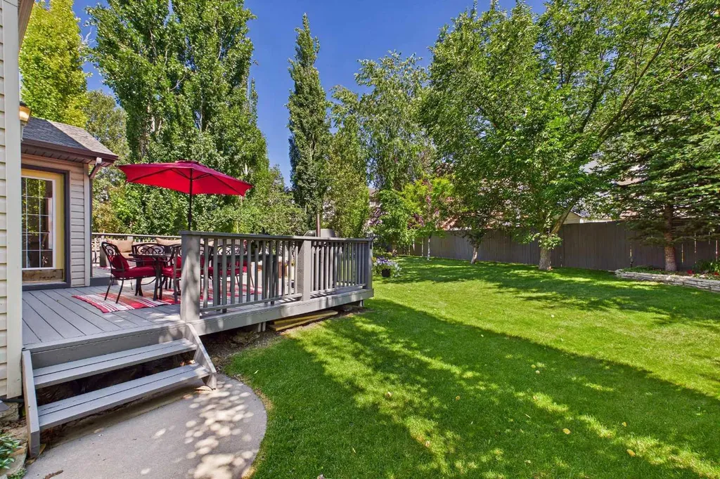 147 Tuscany Meadows Court NW Calgary AB T3L 2L3