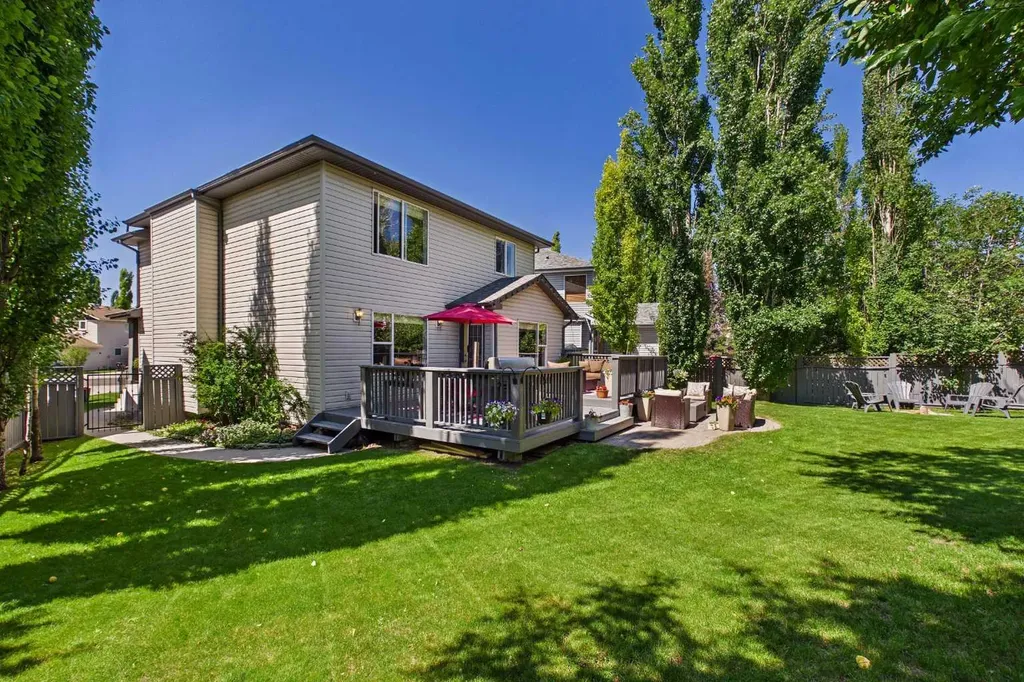 147 Tuscany Meadows Court NW Calgary AB T3L 2L3