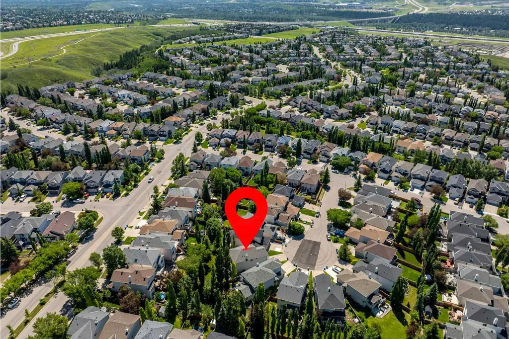 147 Tuscany Meadows Court NW Calgary AB T3L 2L3