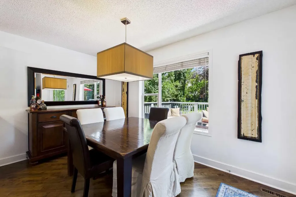 147 Tuscany Meadows Court NW Calgary AB T3L 2L3