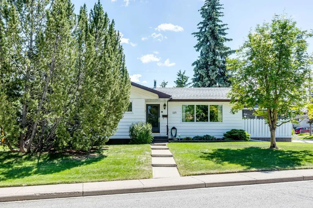 723 Seattle Drive SW Calgary AB T2W0M8