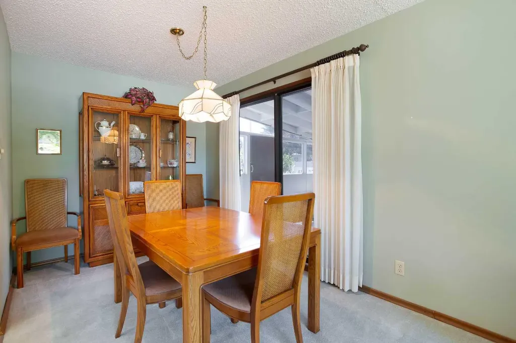 723 Seattle Drive SW Calgary AB T2W0M8