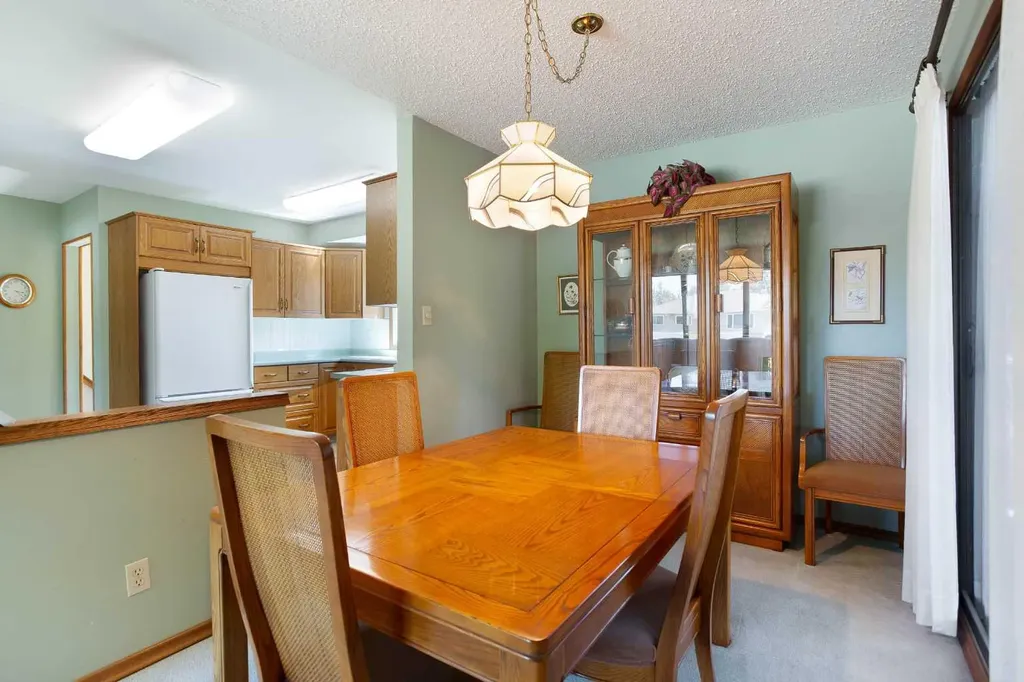 723 Seattle Drive SW Calgary AB T2W0M8