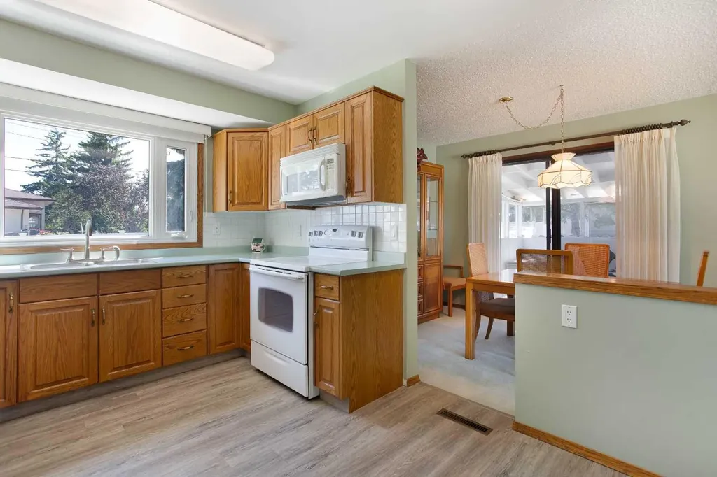 723 Seattle Drive SW Calgary AB T2W0M8
