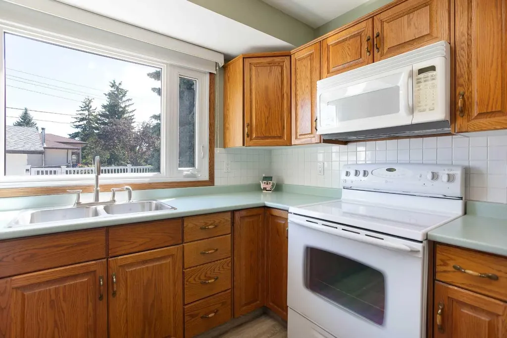 723 Seattle Drive SW Calgary AB T2W0M8
