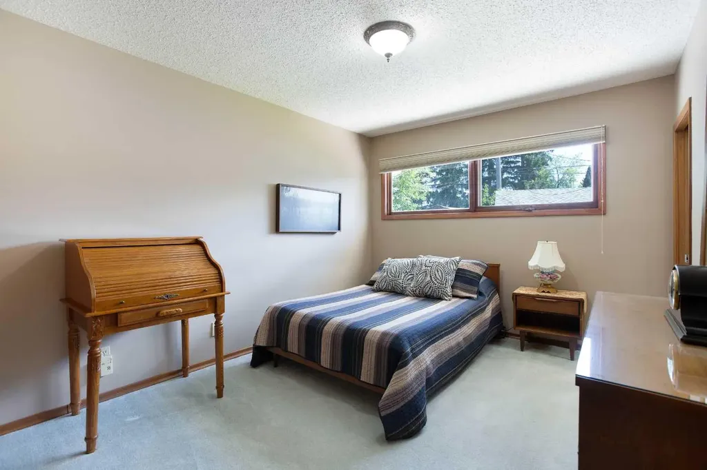 723 Seattle Drive SW Calgary AB T2W0M8