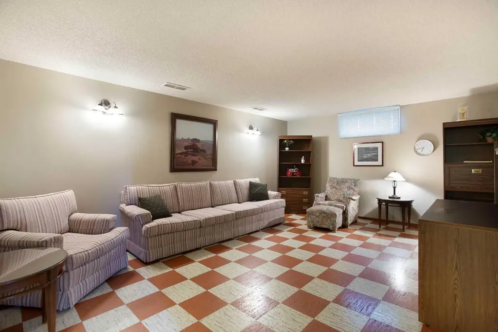 723 Seattle Drive SW Calgary AB T2W0M8