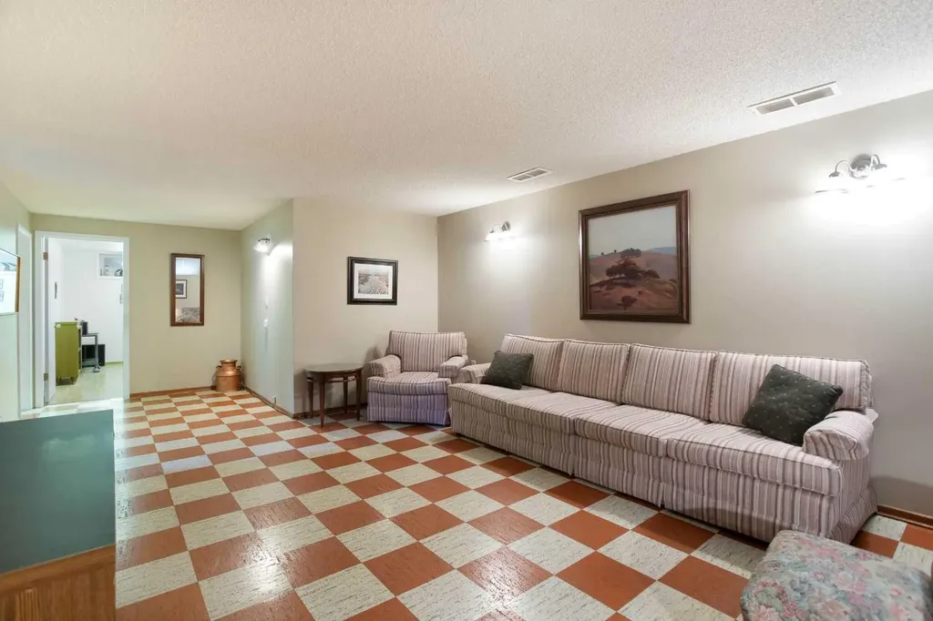 723 Seattle Drive SW Calgary AB T2W0M8