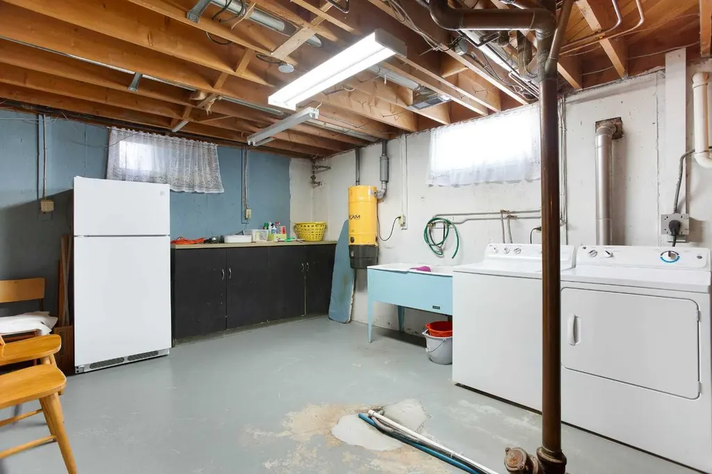 723 Seattle Drive SW Calgary AB T2W0M8