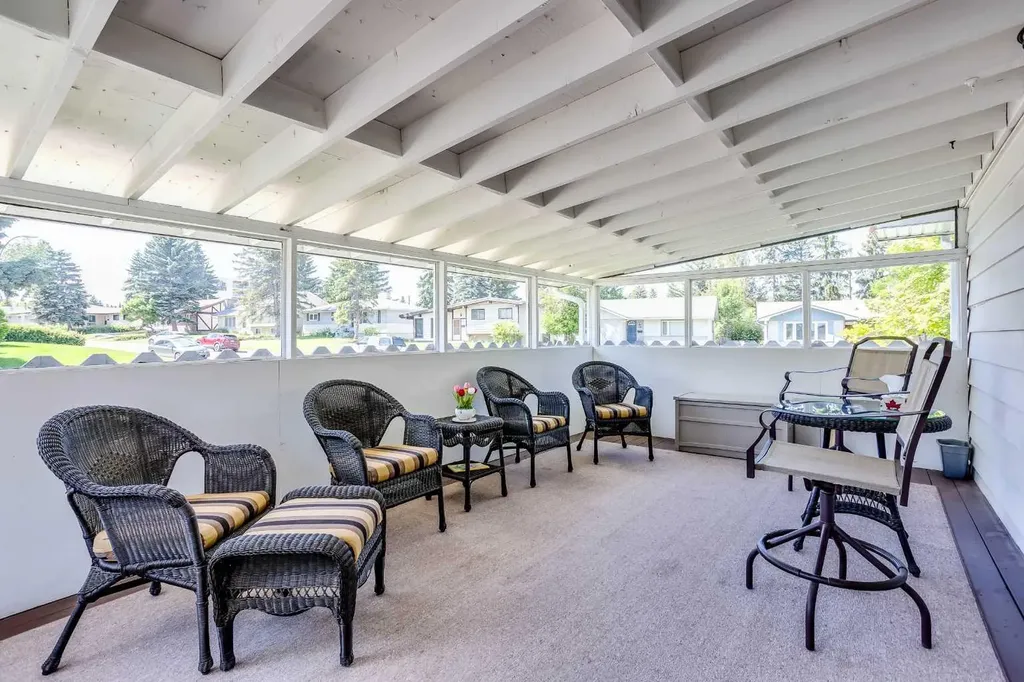 723 Seattle Drive SW Calgary AB T2W0M8