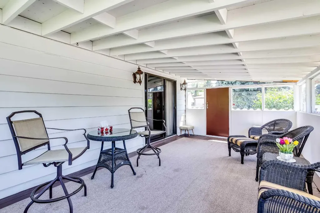 723 Seattle Drive SW Calgary AB T2W0M8