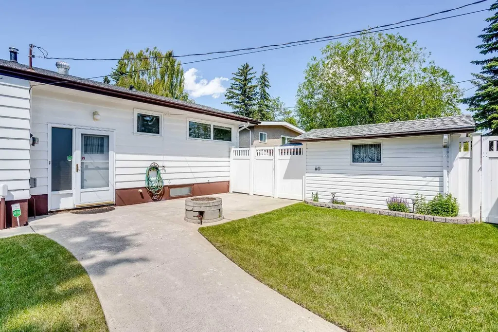 723 Seattle Drive SW Calgary AB T2W0M8