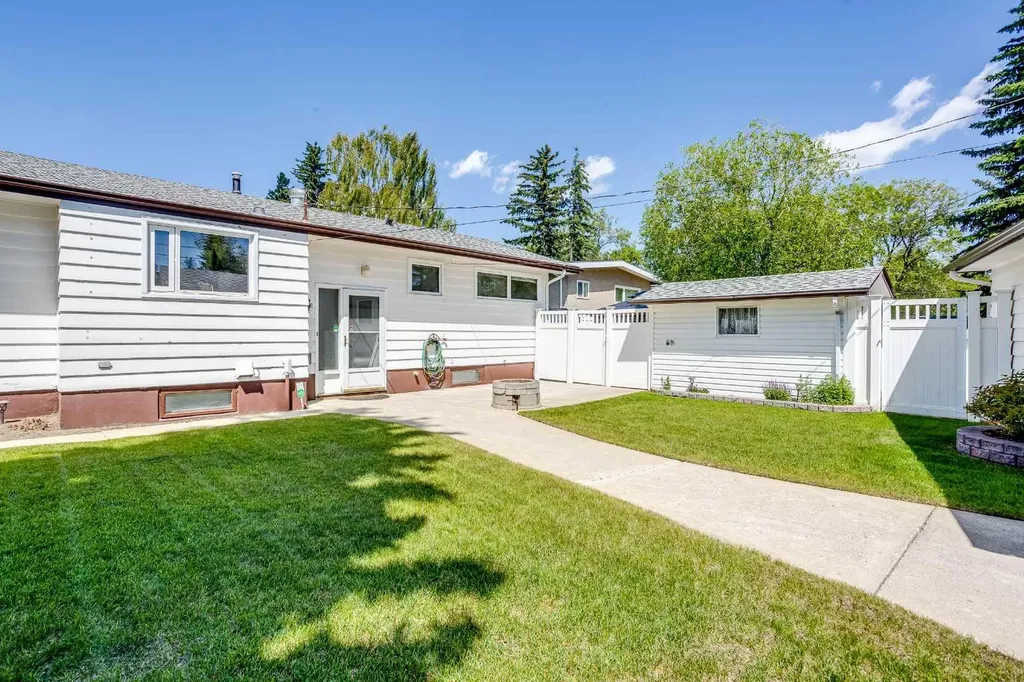 723 Seattle Drive SW Calgary AB T2W0M8