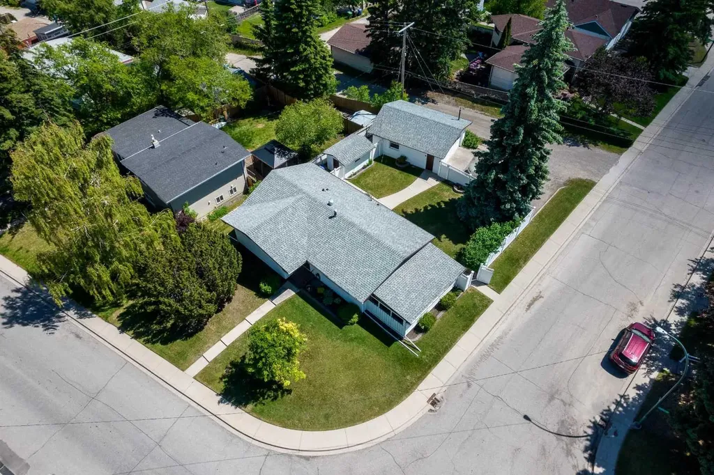 723 Seattle Drive SW Calgary AB T2W0M8