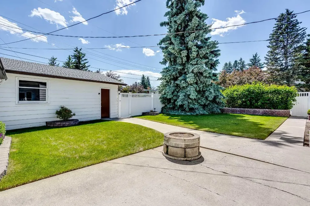 723 Seattle Drive SW Calgary AB T2W0M8