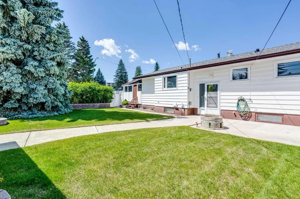 723 Seattle Drive SW Calgary AB T2W0M8