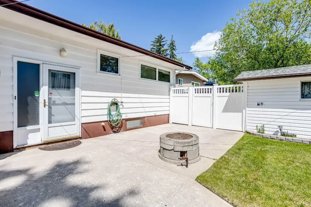 723 Seattle Drive SW Calgary AB T2W0M8