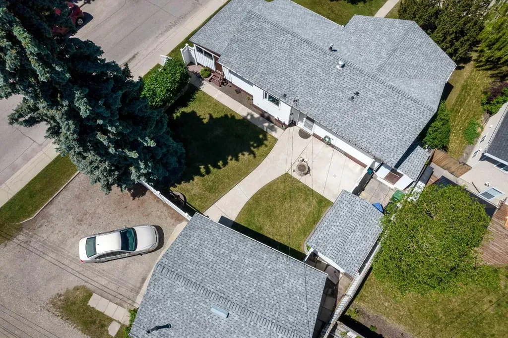 723 Seattle Drive SW Calgary AB T2W0M8