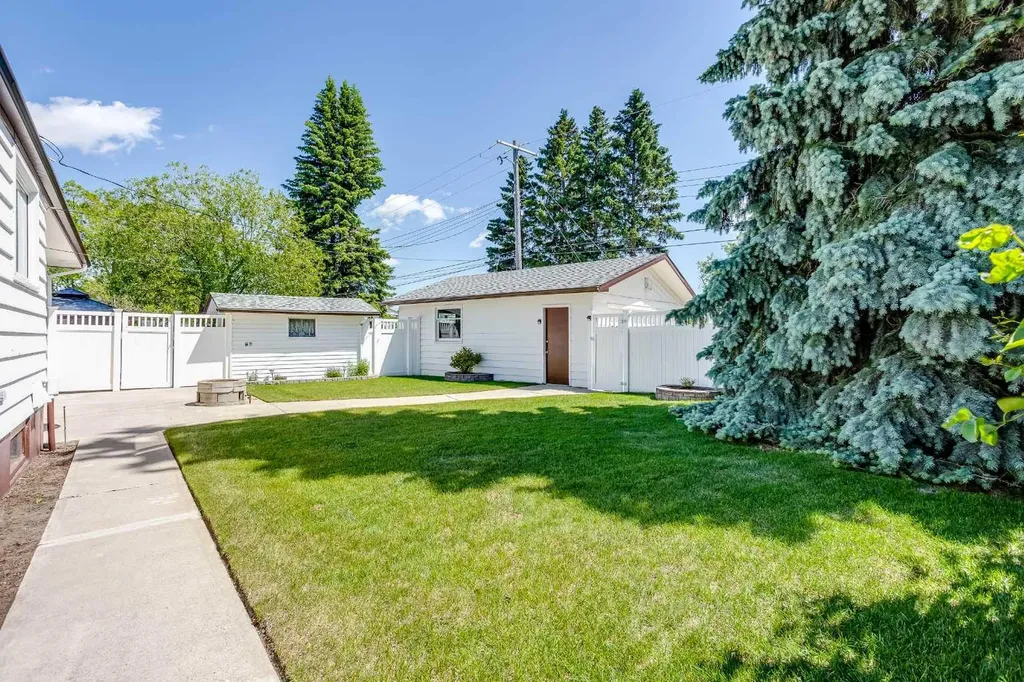 723 Seattle Drive SW Calgary AB T2W0M8