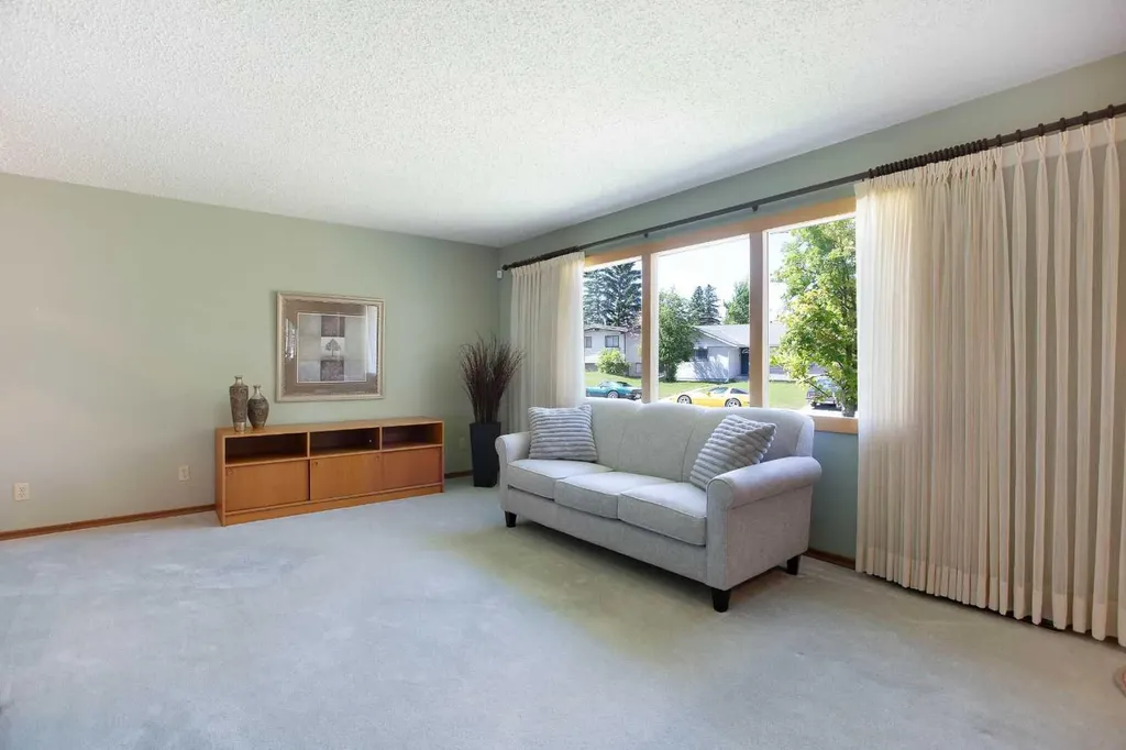 723 Seattle Drive SW Calgary AB T2W0M8