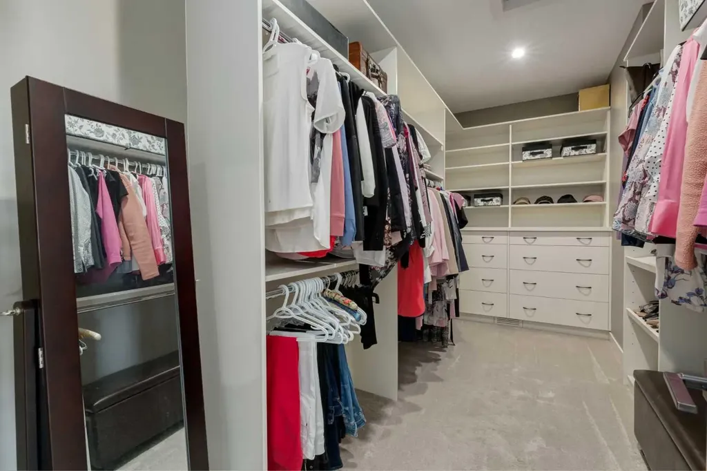 428 21 Avenue NE Calgary AB T2E 1S6