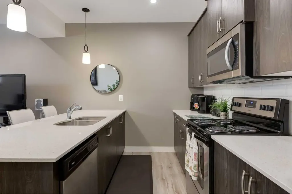 428 21 Avenue NE Calgary AB T2E 1S6