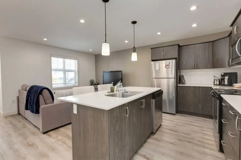428 21 Avenue NE Calgary AB T2E 1S6