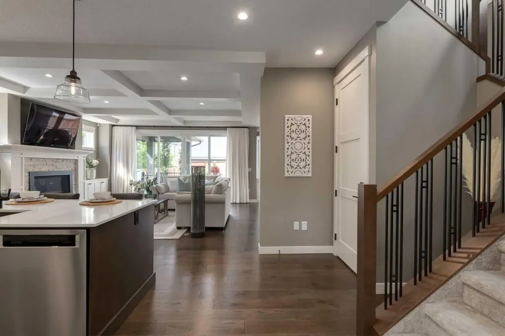 428 21 Avenue NE Calgary AB T2E 1S6