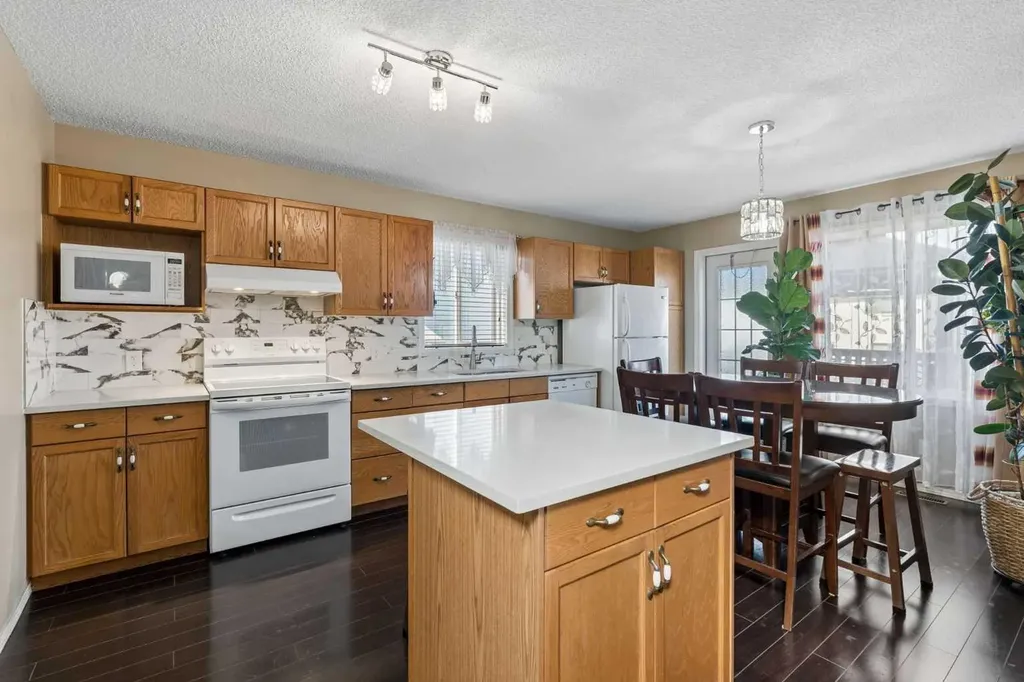 100 Applemont Close SE Calgary AB T2A 7S3