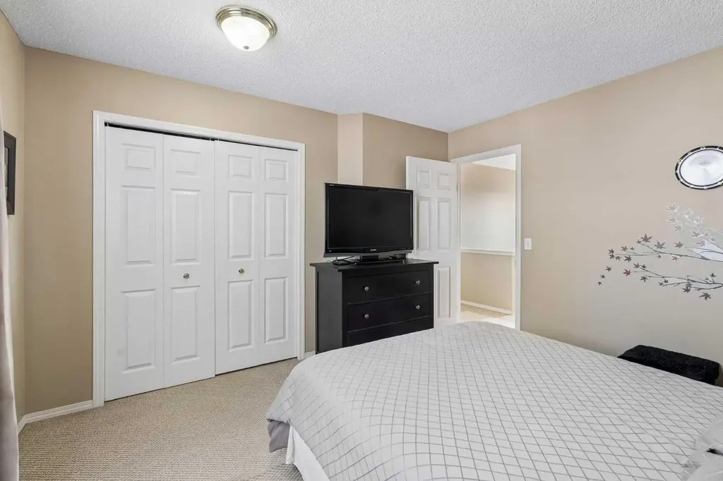 100 Applemont Close SE Calgary AB T2A 7S3