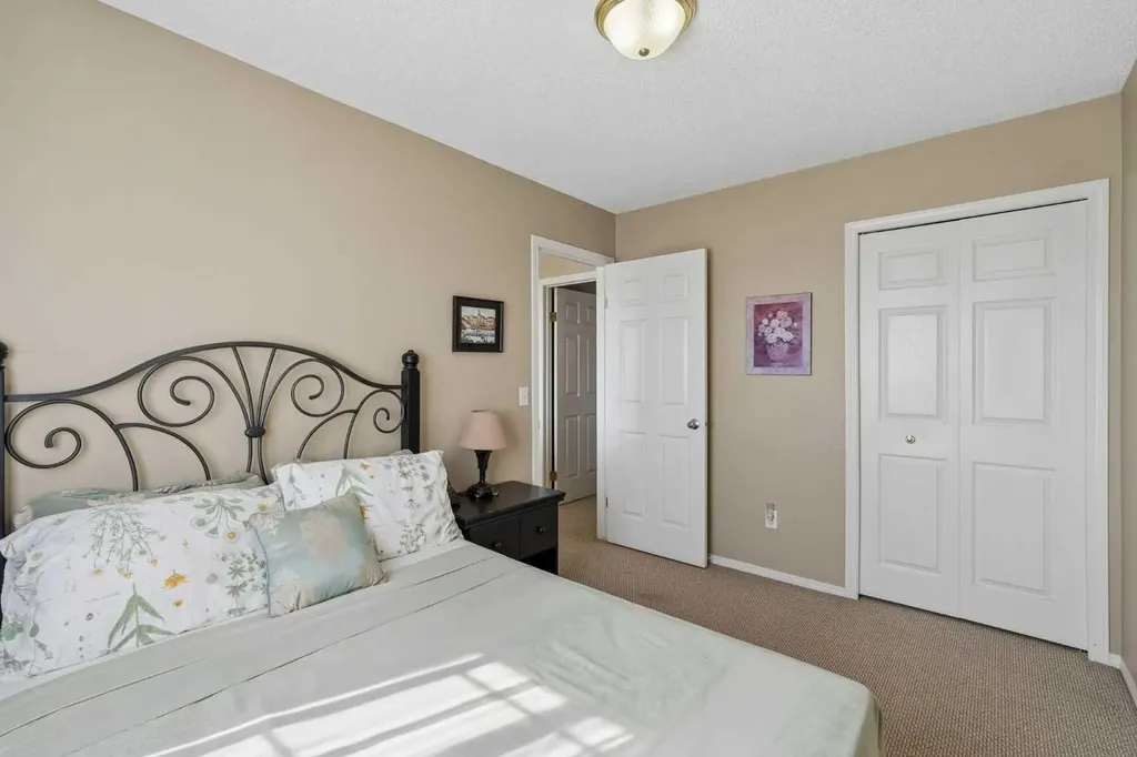 100 Applemont Close SE Calgary AB T2A 7S3