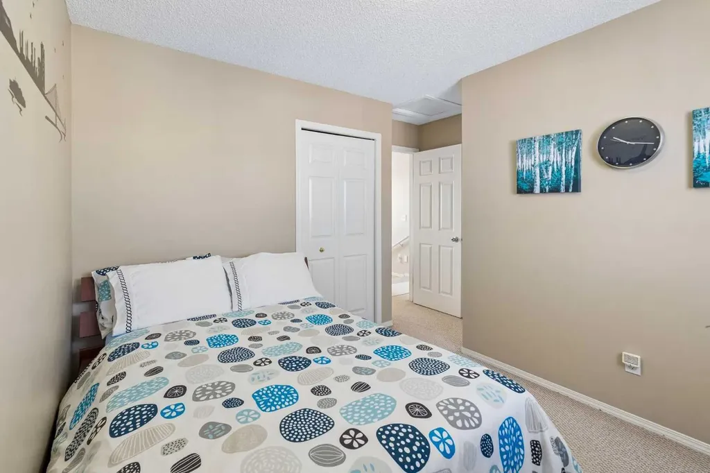 100 Applemont Close SE Calgary AB T2A 7S3