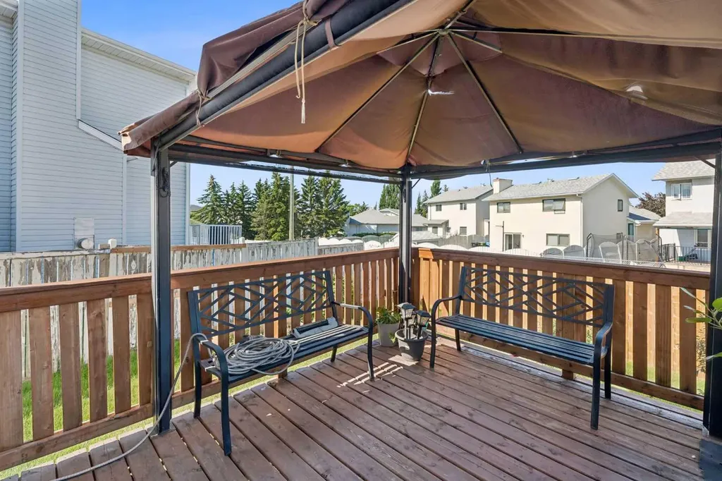 100 Applemont Close SE Calgary AB T2A 7S3