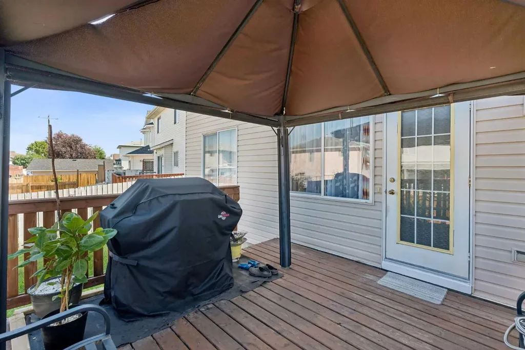100 Applemont Close SE Calgary AB T2A 7S3