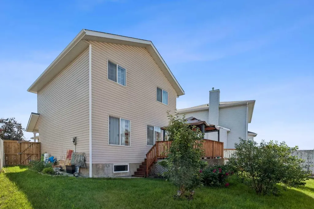 100 Applemont Close SE Calgary AB T2A 7S3