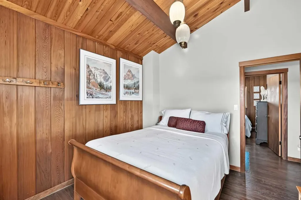 261136 Range Road 33 Rural Rocky View County AB T4C 0G6