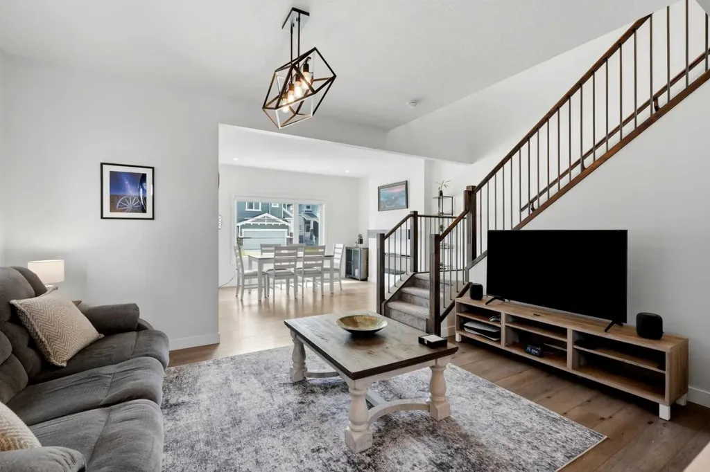 52 Emberside Grove Cochrane AB T4C 3C8