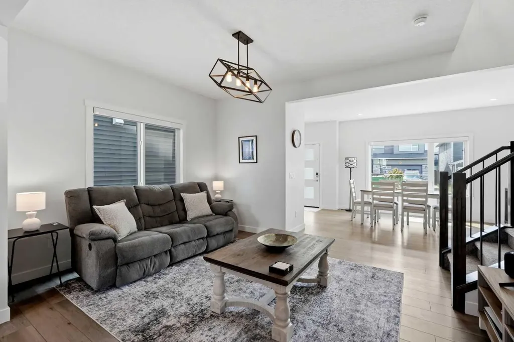 52 Emberside Grove Cochrane AB T4C 3C8