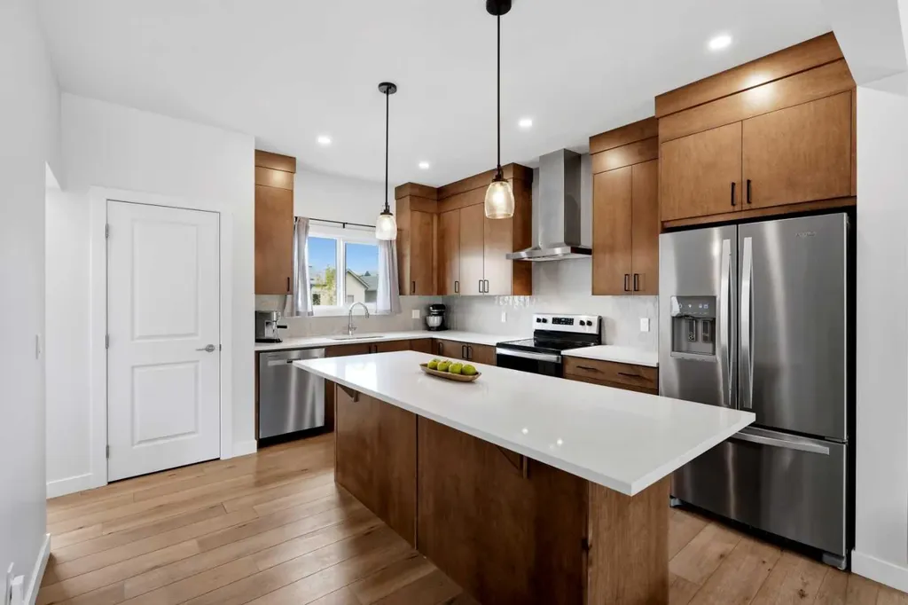 52 Emberside Grove Cochrane AB T4C 3C8