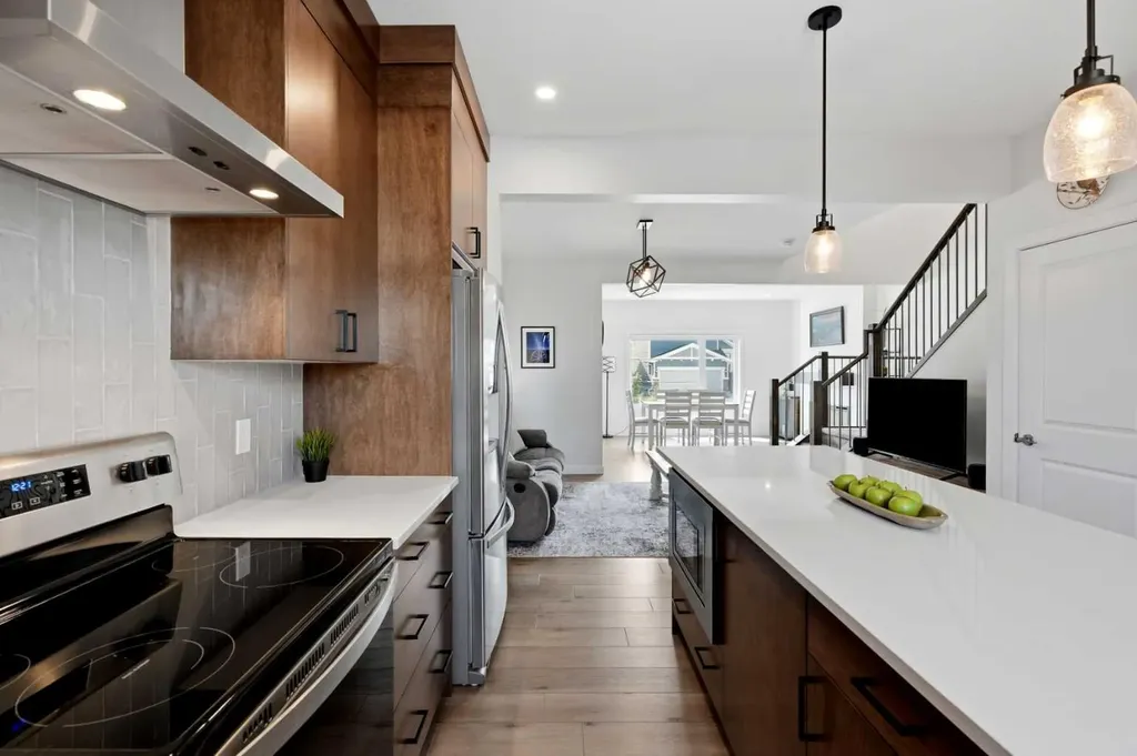 52 Emberside Grove Cochrane AB T4C 3C8