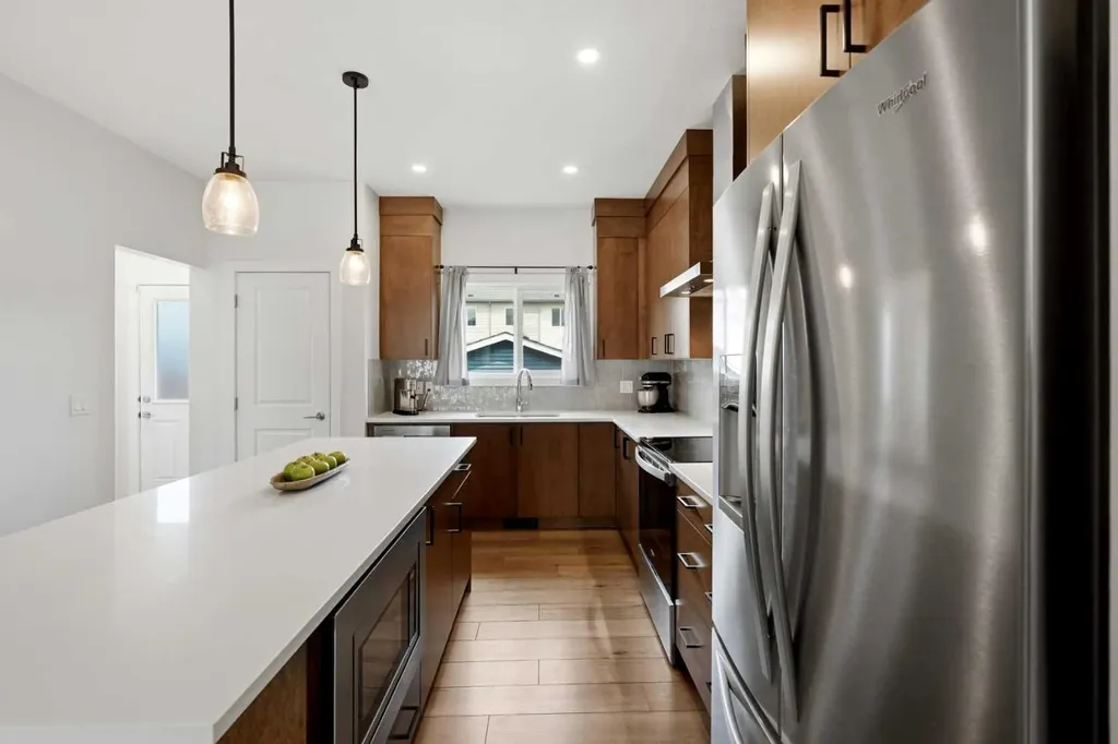 52 Emberside Grove Cochrane AB T4C 3C8