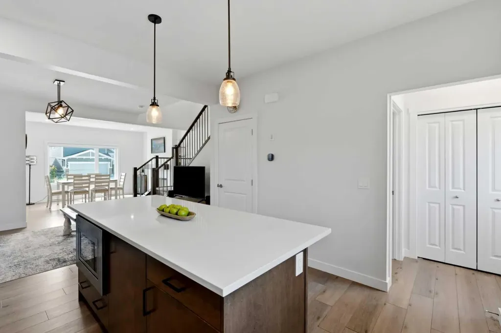 52 Emberside Grove Cochrane AB T4C 3C8