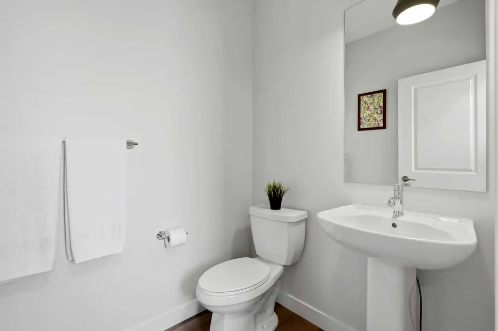 52 Emberside Grove Cochrane AB T4C 3C8