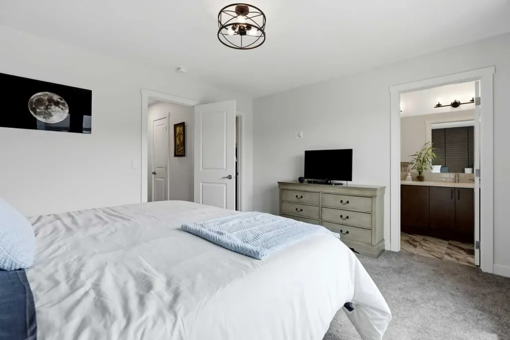 52 Emberside Grove Cochrane AB T4C 3C8