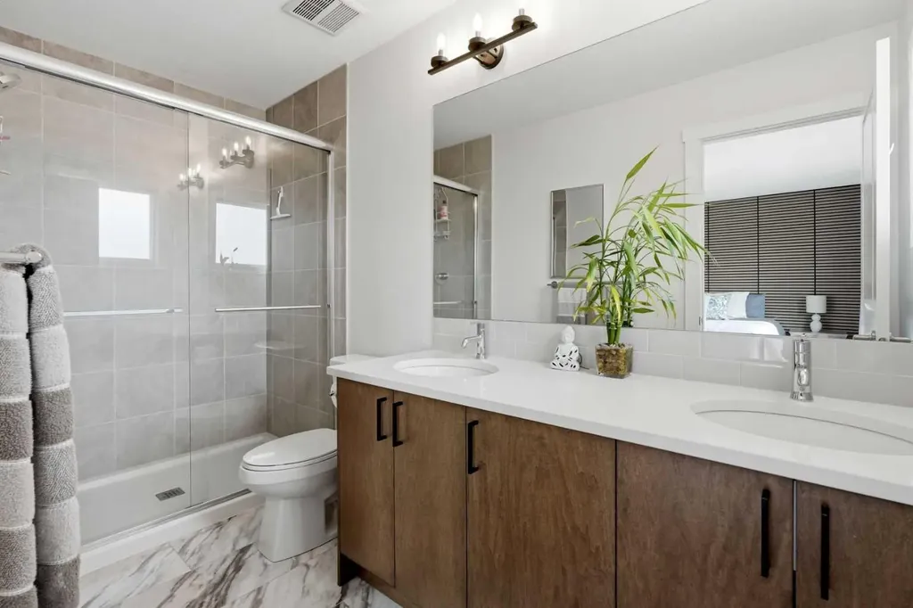 52 Emberside Grove Cochrane AB T4C 3C8
