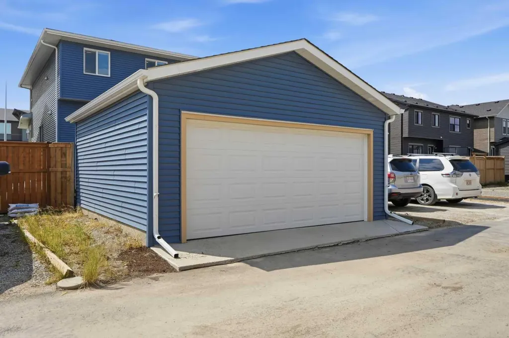 52 Emberside Grove Cochrane AB T4C 3C8