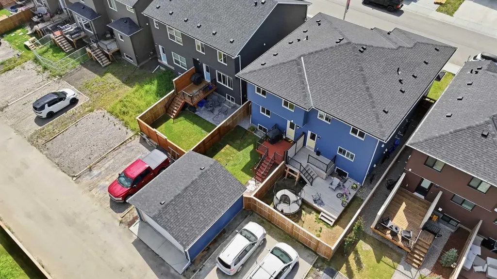 52 Emberside Grove Cochrane AB T4C 3C8