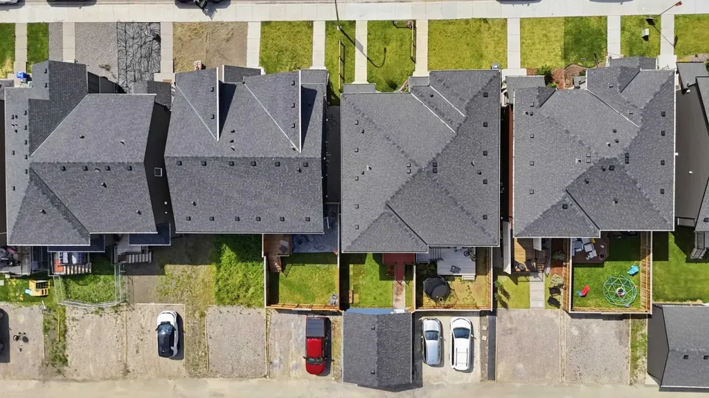 52 Emberside Grove Cochrane AB T4C 3C8